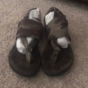OTBT sandals/flip flops